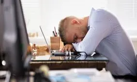 پرخوابی چیست و چگونه می‌توان آن را متوقف کرد؟