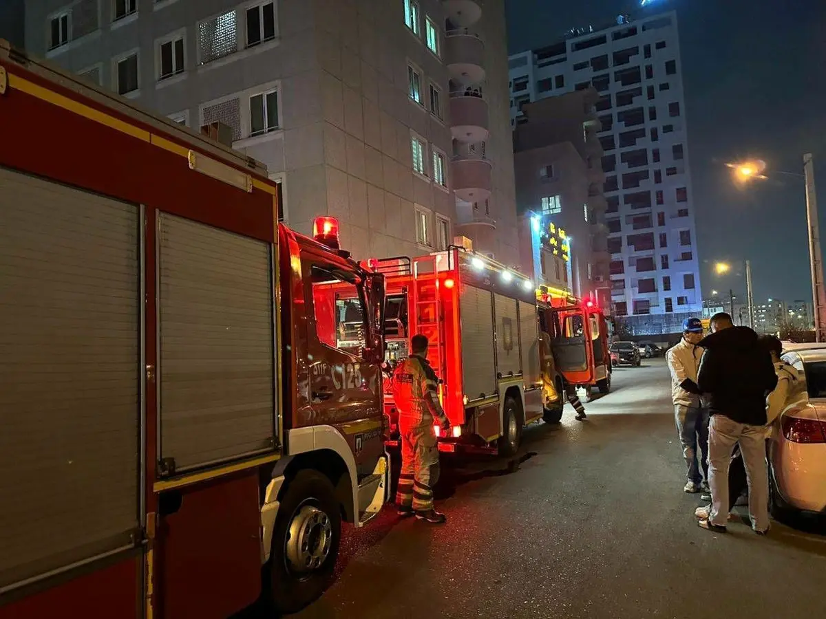 آتش سوزی مجتمع مسکونی ۵۴ واحدی در شهرک راه آهن تهران