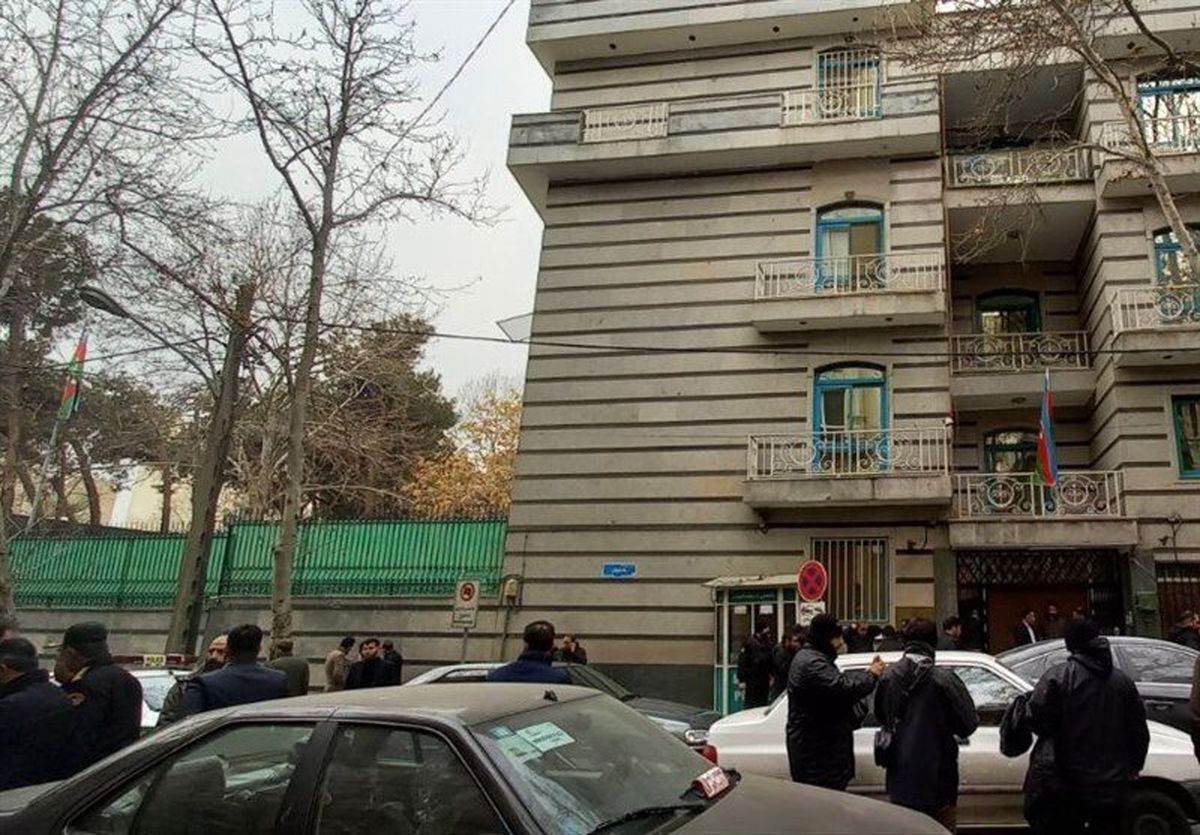 توضیحات یکی از نیروهای حفاظت سفارت آذربایجان در حضور فرمانده انتظامی/ ویدئو