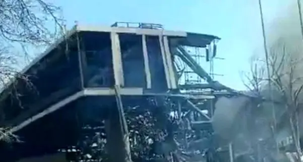 سالن دوازده هزار نفری آزادی با موشک تخریب شد/ ویدئو