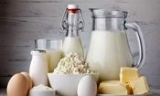 نقش مایعات و لبنیات در افزایش میزان شیر مادر