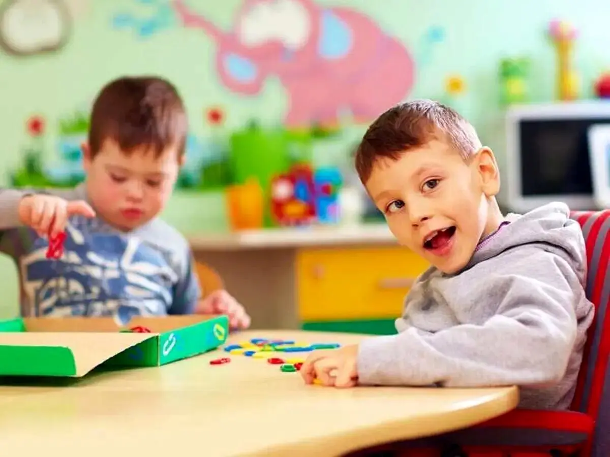 فرزند اتیسم، والدین خسته؛ «اندازه ۱۰ خانواده باید انرژی صرف شود تا یک کودک اتیسم مدیریت شود»