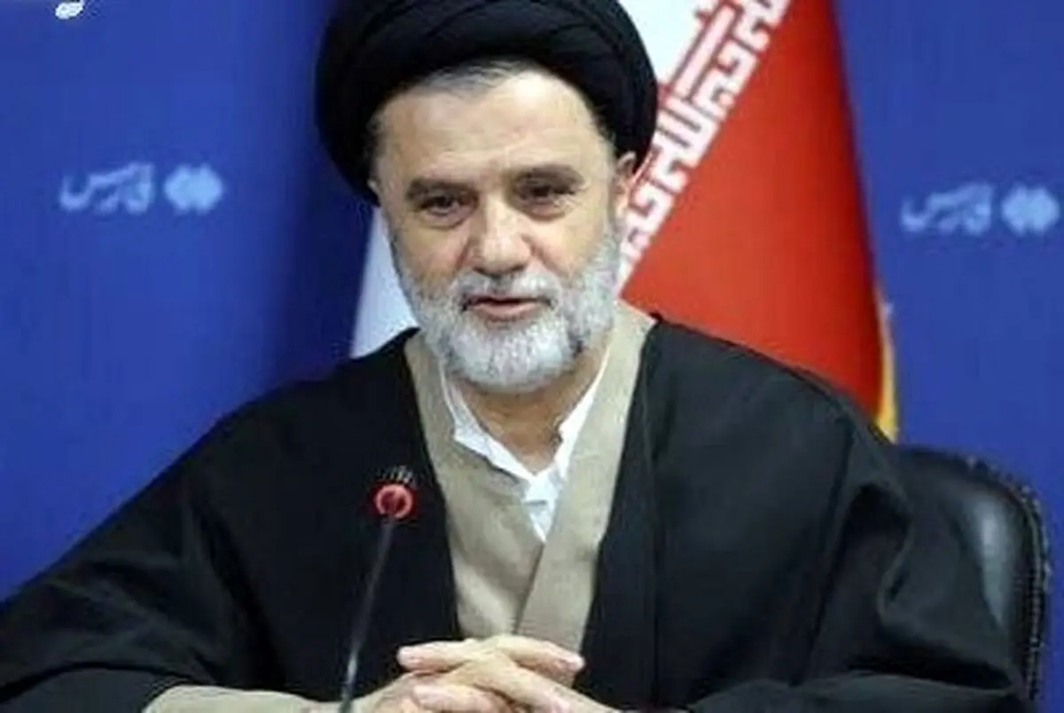 محمود نبویان: تنگه هرمز نباید رها شود 