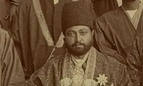 سفر در زمان؛ یک مرد ثروتمند در دوران قاجار در کنار همراهان و برده‌های سیاهپوستش 