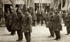 سفر به تاریخ؛ نظامی‌های دوران قاجار که روی پشت‌بام سیگار می‌کشیدند؛ بیش از یک قرن قبل