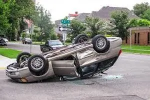 مرگ 2 مرد و یک زن سارق با چپ شدن ماشینشان هنگام فرار در شفت