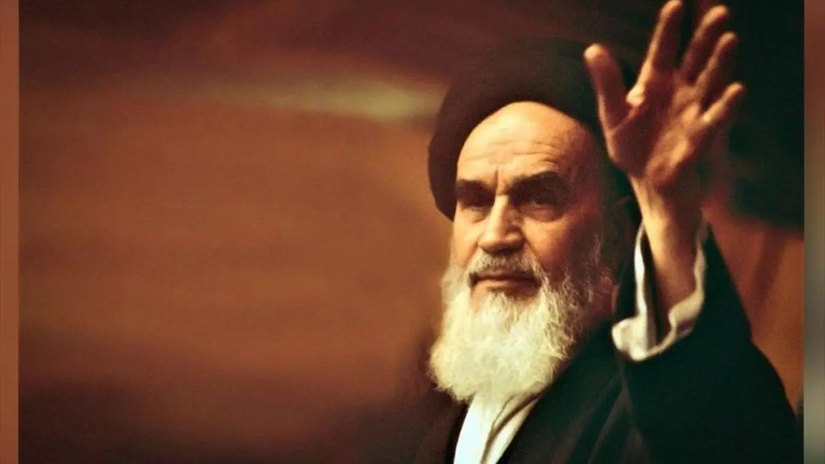 تصویر دیوارنگاره جدید میدان انقلاب؛ از امام خمینی (ره) و ماندلا تا چاوز و رئیسی و سلیمانی/ عکس

