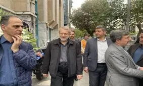 استایل جنگی علی لاریجانی در مراسم ختم، فانوسقه و شلوار شش‌جیب