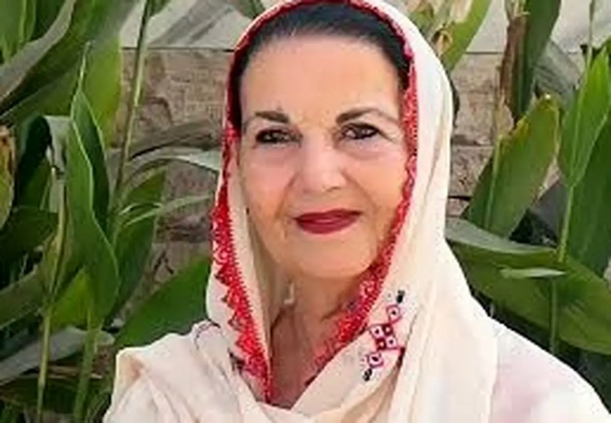 سفر در زمان؛ «پوری بنایی» 38 ساله با هفت‌تیر در کنار «پیتر گریوز»؛ سال 57 