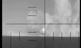 لحظه منهدم شدن ناو ایران با اژدر زیردریایی امریکا/ ویدئو