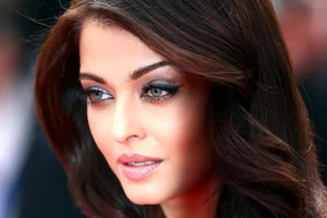 آیشواریا رای با یک استایل هندی در پاریس درخشید/ عکس