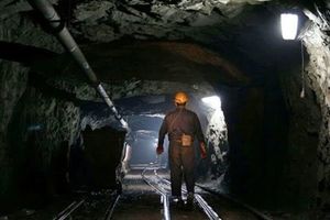 مرگ یک کارگر در پی‌ ریزش معدن شهید نیلچیان در کیار


