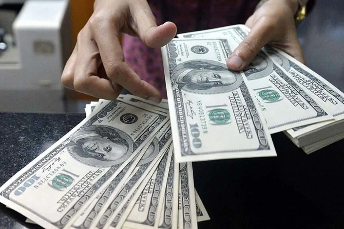 یادی از روزی که نمی‌خواستند دلار به 900 تومان برسد