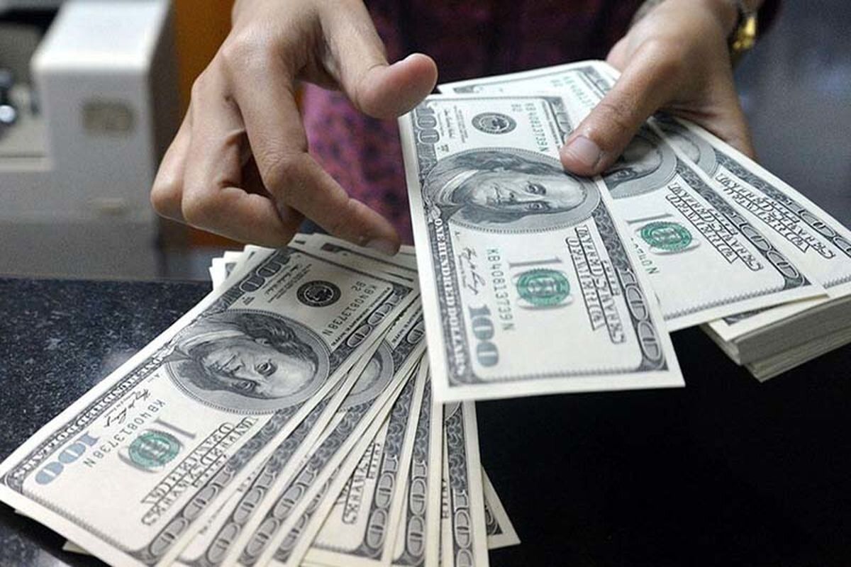 یادی از روزی که نمی‌خواستند دلار به 900 تومان برسد