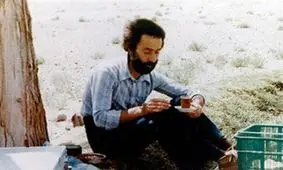 سفر به تاریخ؛ «سهراب سپهری» نوجوان در حال نقاشی؛ دهۀ 1320/ عکس

