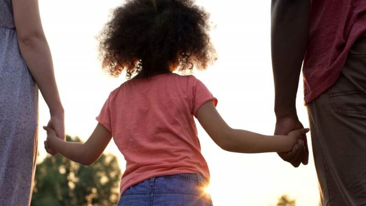 ۸ راهکار مفید برای کنترل استرس در کودکان | چگونه از فرزندمان در برابر اخبار بد محافظت کنیم؟