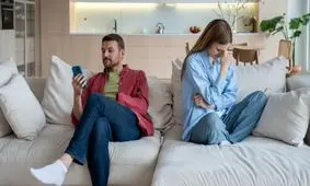 شک نکنید این 8 رفتار یعنی او روزی دل‌ تان را خواهد شکست