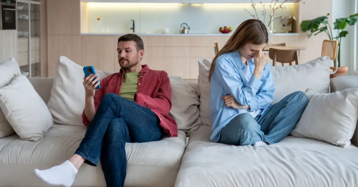 شک نکنید این 8 رفتار یعنی او روزی دل تان را خواهد شکست