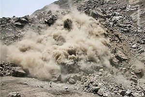 ریزش کوه گنو در شمال‌غربی بندرعباس بر اثر زلزله/ ویدئو