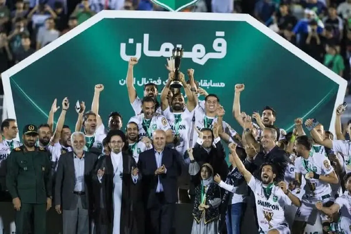 خیبر خرم‌آباد جام قهرمانی لیگ آزادگان را بالای سر برد


