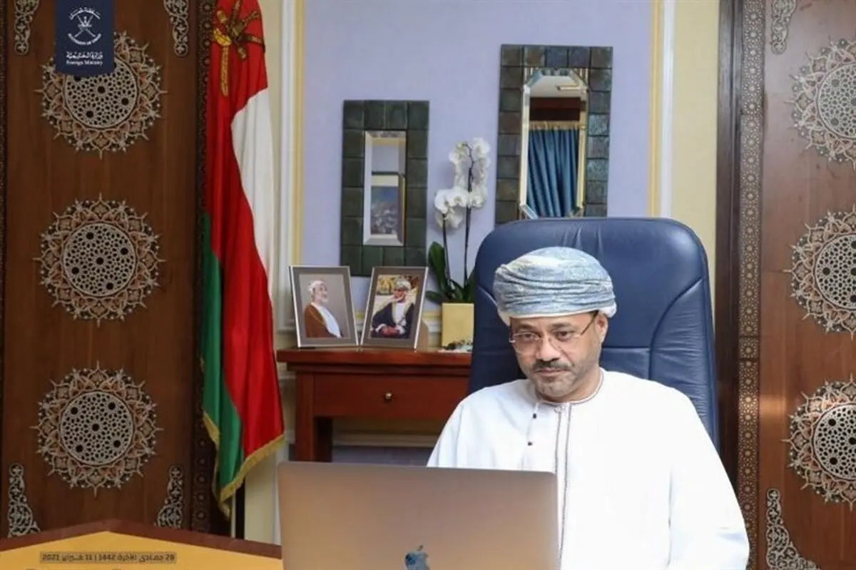 وزیر خارجه عمان توییتش را اصلاح و پرچم ایران با نشان شیر و خورشید را از آن حذف کرد/ عکس