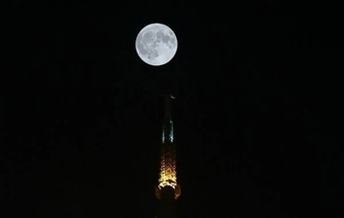 ابرماه آبی رنگ در آسمان تهران/ تصاویر
