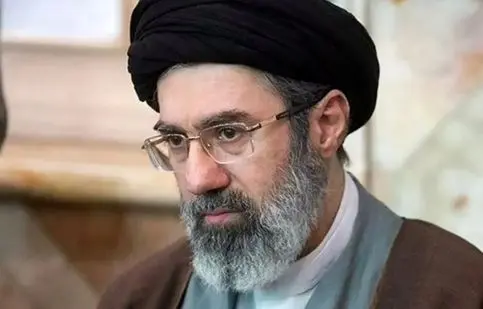 حضور آیت‌الله سیدمجتبی خامنه‌ای در جبهه‌های جنگ/ ویدئو
