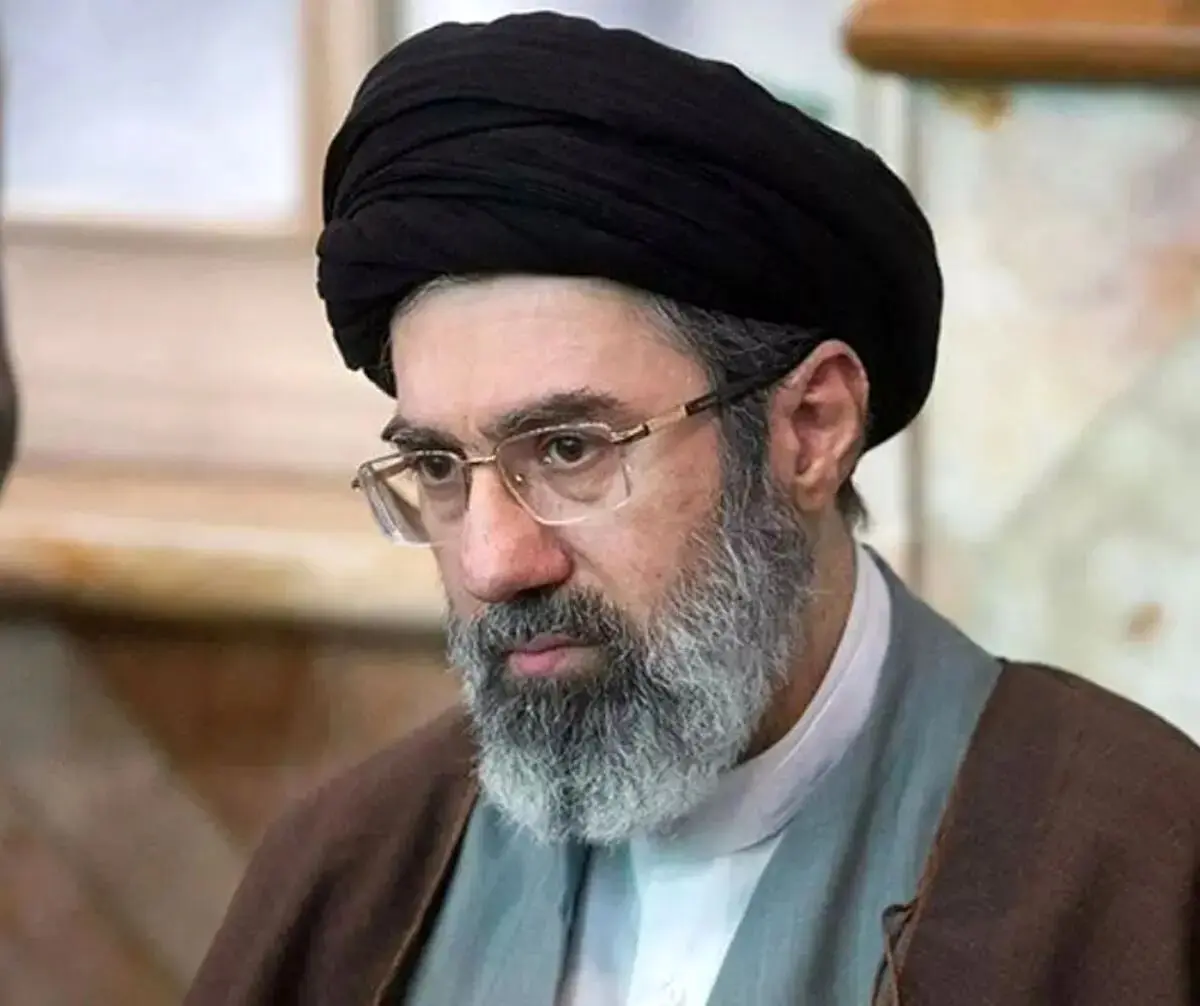 حضور آیت‌الله سیدمجتبی خامنه‌ای در جبهه‌های جنگ/ ویدئو
