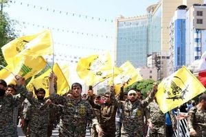 جمعی از رزمندگان افغانستانی لشکر فاطمیون در مراسم تشییع شهدای جنگ ایران و اسرائیل/ عکس

