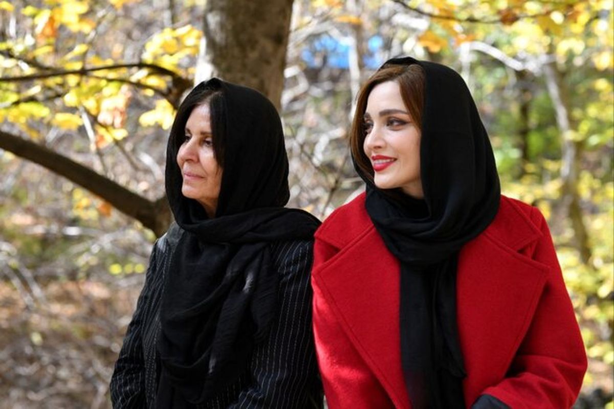 گلچهره سجادیه و بهنوش طباطبایی روی صحنه میروند