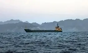 ادعای امارات: دو نفتکش اماراتی در مسیر جنوبی تنگه هرمز با دو موشک کروز ایرانی هدف قرار گرفتند/ حادثه دریایی در ۴۰ مایلی شمال شرق سواحل عمان