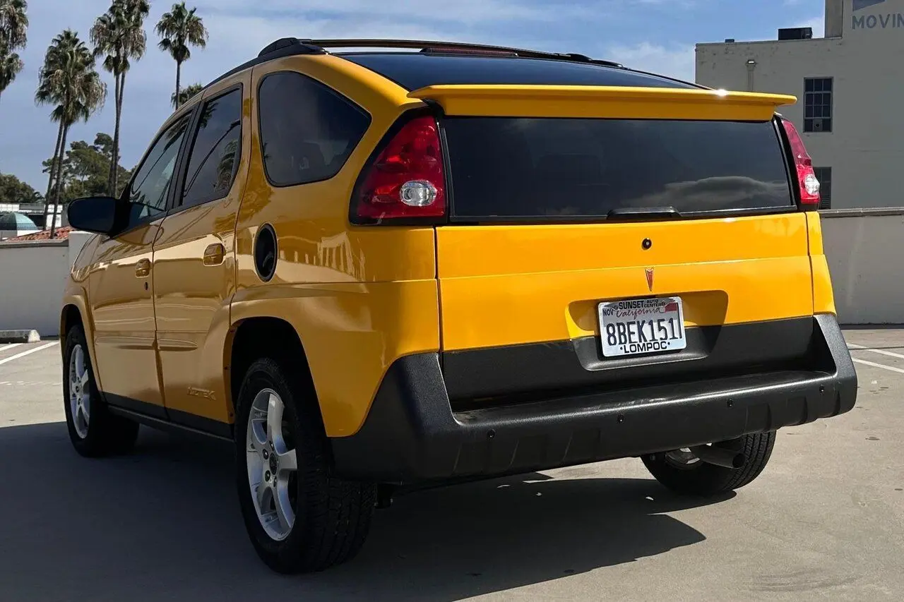 زشت‌ترین خودروی جهان، هم‌قیمت ایران‌خودرو ری‌را / عکس