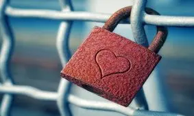 وابستگی عاطفی چه تاثیری بر زندگی ما می گذارد؟ 