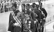 سفر به عصر قاجار؛ از «چتر ناصرالدین شاه لب رودخانه» تا «مردان قاجاری در تخت جمشید»