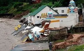 سیل در آفریقای جنوبی جان بیش از ۳۰۰ نفر را گرفت