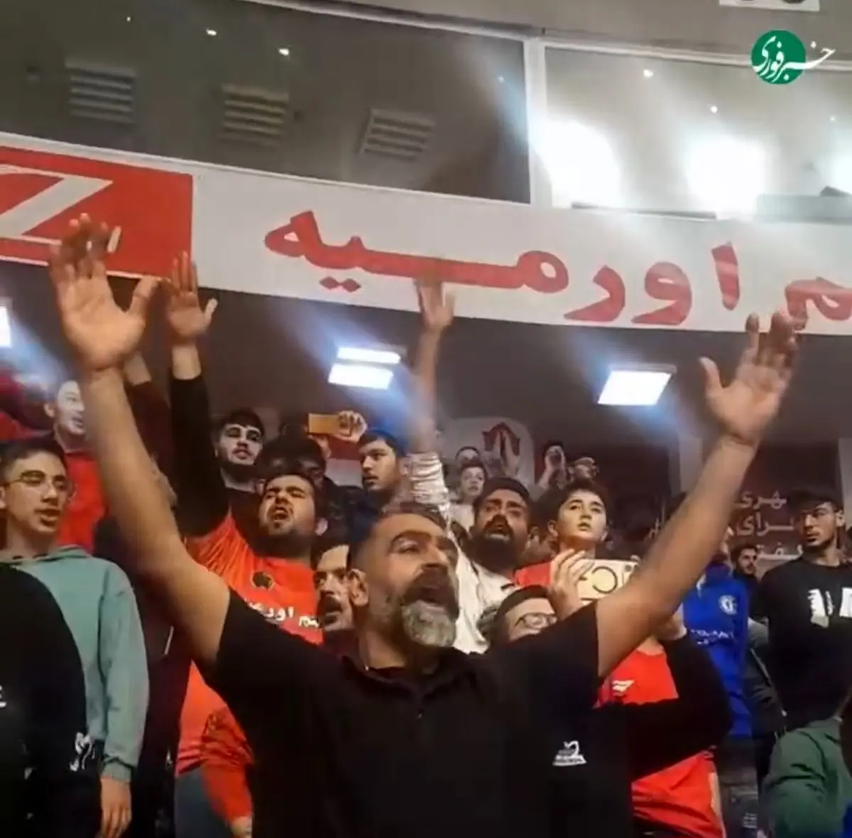 بازی والیبال ارومیه امروز و شعار‌های علیه پهلوی
