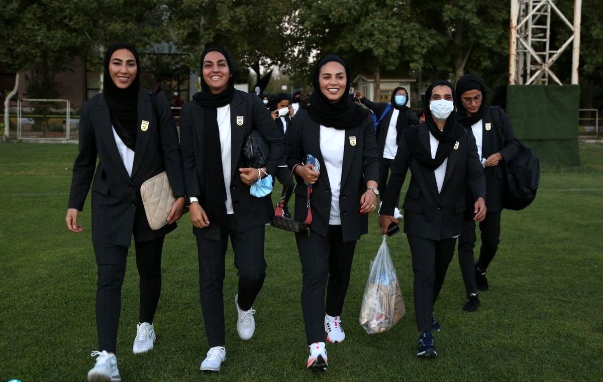 همخوانی ترانه «وطنم» توسط دختران تیم ملی ایران قبل از سفر تاریخی به هند/ ویدئو