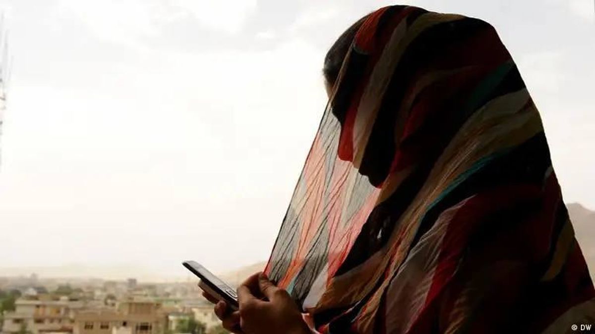 محدودیت جدید طالبان برای زنان: درخواست «تماس تلفنی» دختران با رسانه ها ممنوع