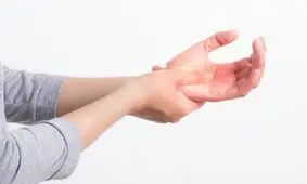  دلایل خواب رفتن دست و پاها