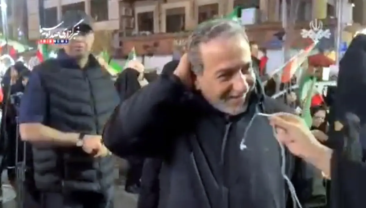 حضور وزیر امور خارجه در یکی از تجمعات شبانه مردم تهران | فیلم