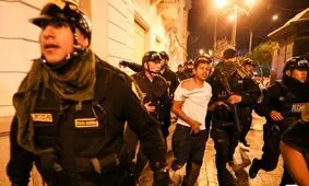 عذرخواهی رییس جمهور پرو از مردم به دلیل کشته شدن تظاهرکنندگان

