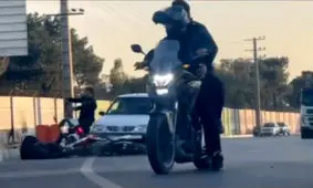 راننده پراید، بدلکار موتورسوار را زیر گرفت/ ویدئو