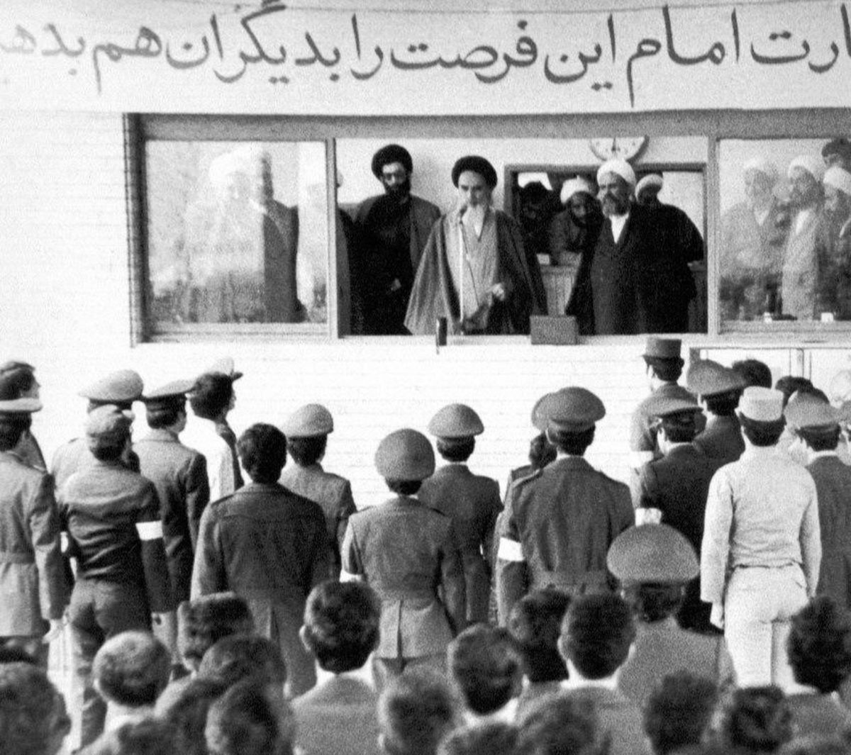 ارتش؛ از گارد شاهنشاهی تا "سرباز خمینی"/ روندی که به پیروزی انقلابی مردمی ختم شد