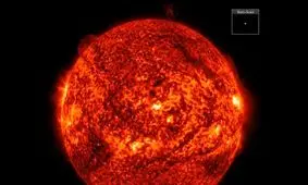 ویدئویی از فوران آتشین خورشید و مقایسه اش با ابعاد زمین

