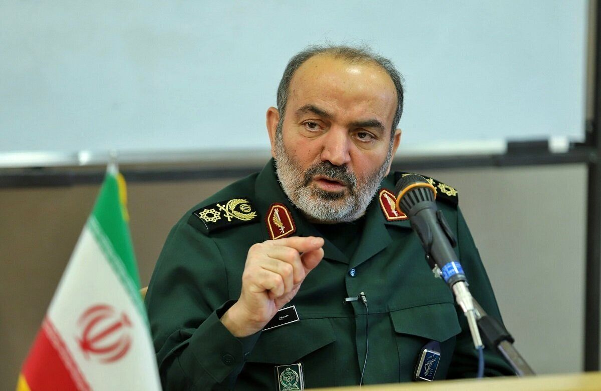 توضیح مشاور عالی فرمانده کل سپاه در مورد غیبت فرماندهان در صحنههای عمومی