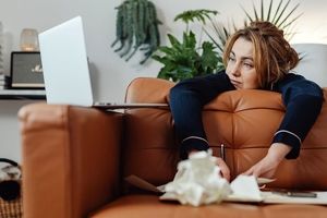 چگونه از احساس خستگی مداوم خلاص شویم؟/ ویدئو