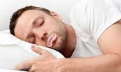 چسب زدن به دهان هنگام خواب؛ خوب یا بد؟