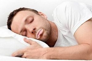 چسب زدن به دهان هنگام خواب؛ خوب یا بد؟