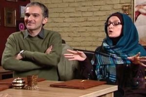 قاب خانوادگی خانم شیرزاد «ساختمان پزشکان» در کنار برادرش