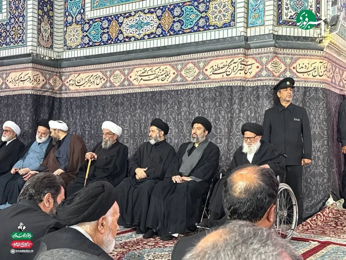 حضور فرزندان رهبر شهید انقلاب در مراسم بزرگداشت چهلم ایشان
